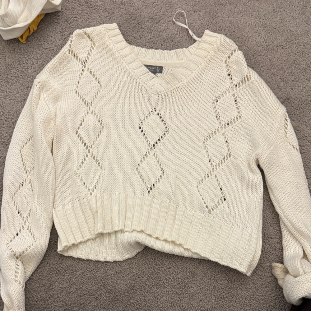 Francesca's Collections Cream V-Neck Sweater